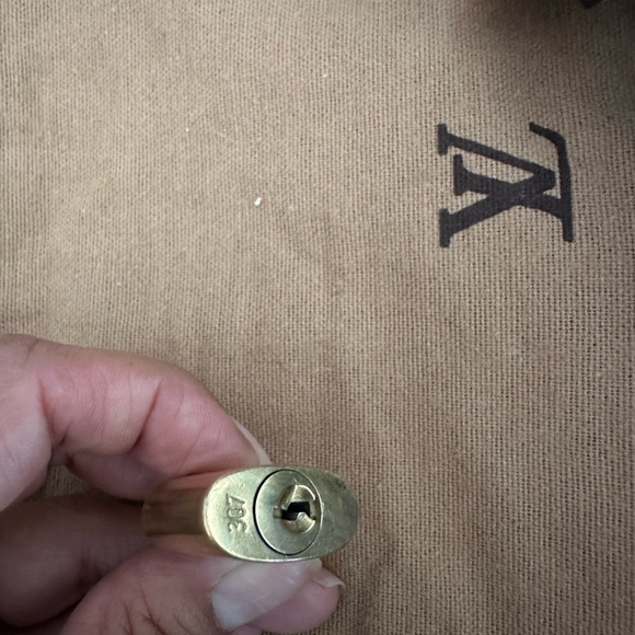 EUC LV Padlock with corresponding Key 🔐 #307 - Picture 4 of 5
